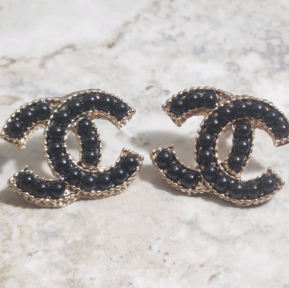 🆕️ Black and Gold Pearl Earrings✨️